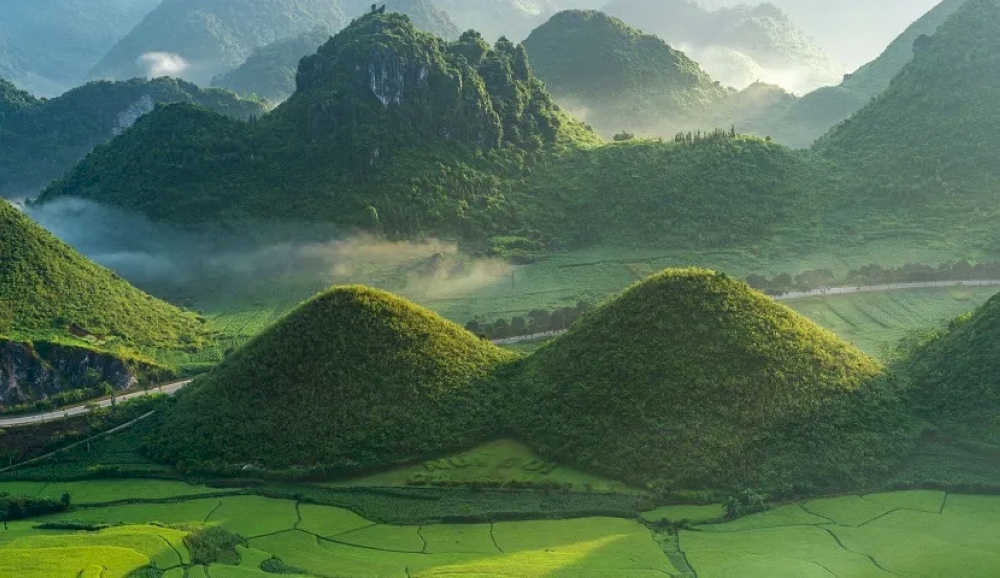The Quan Ba Twin Mountains (also called Fairy Bosom)